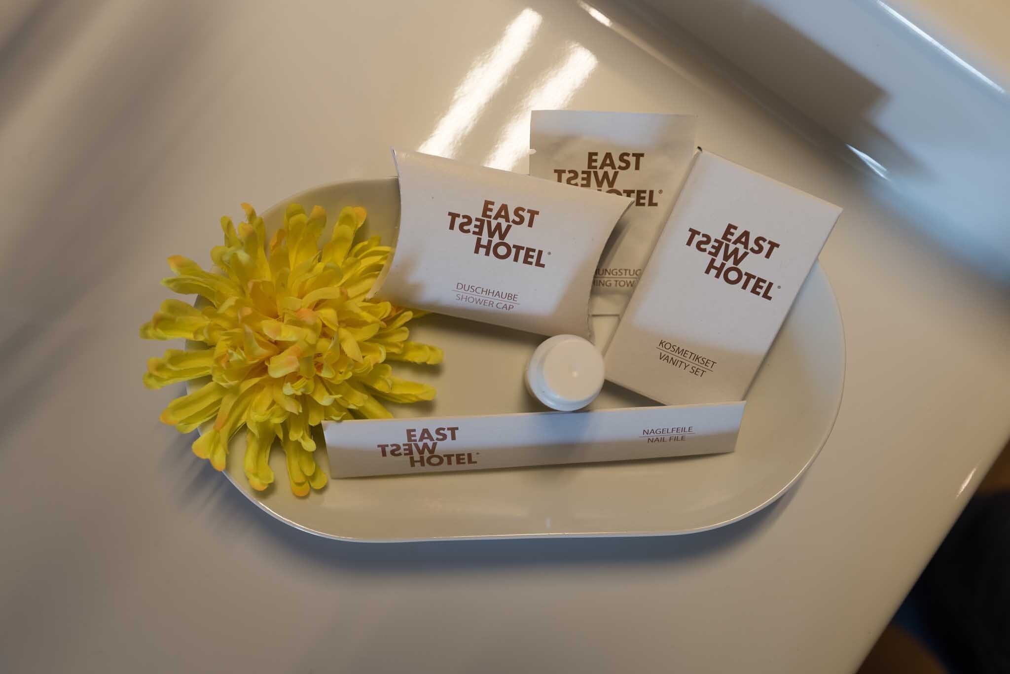 East West Hotel Einzelzimmer Geschenke.jpg